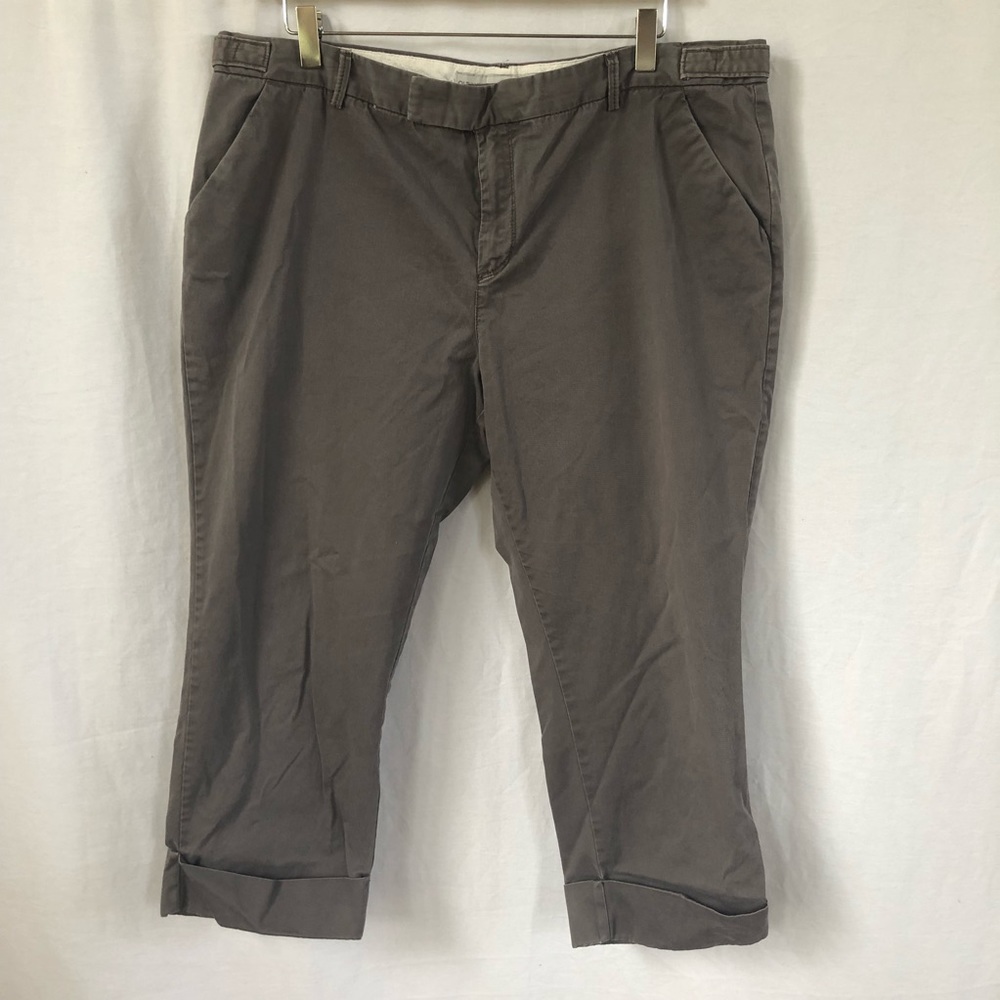 Old Navy Mid Rise Capri Pants